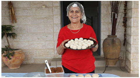 לילי עזיז 